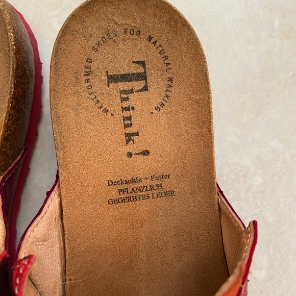 Think! Julia Women's Red Leather Sandals size 39 narrow, like new - Picture 2 of 2